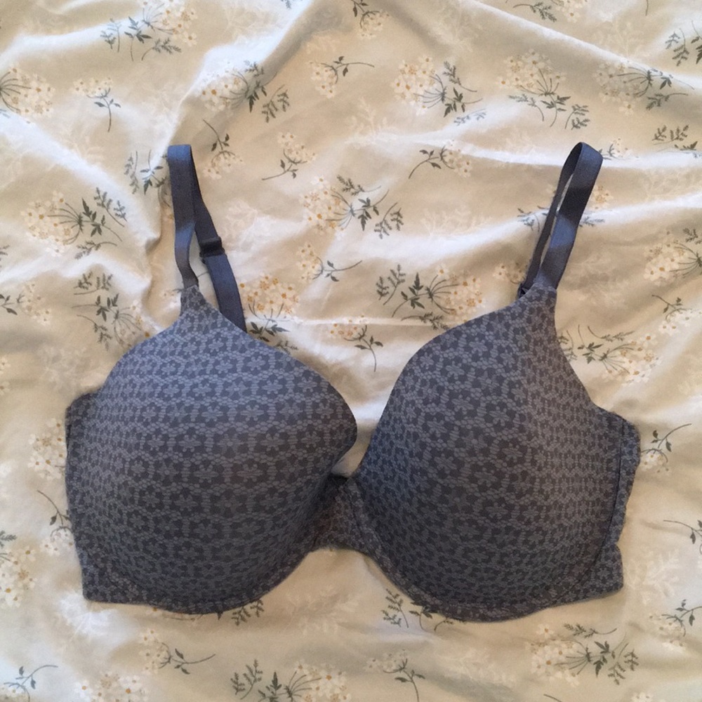 Gray pattern t-shirt Victoria secret bra 36DDD